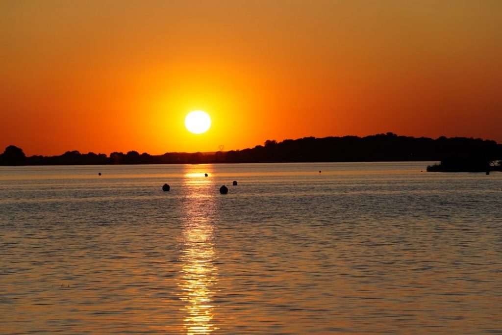 Sunset over Lake Amance - Highlight Movies