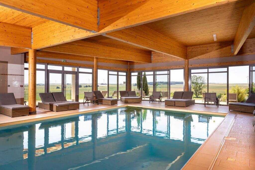 Piscine de l'espace bien-être O'Val Spa à Magnant